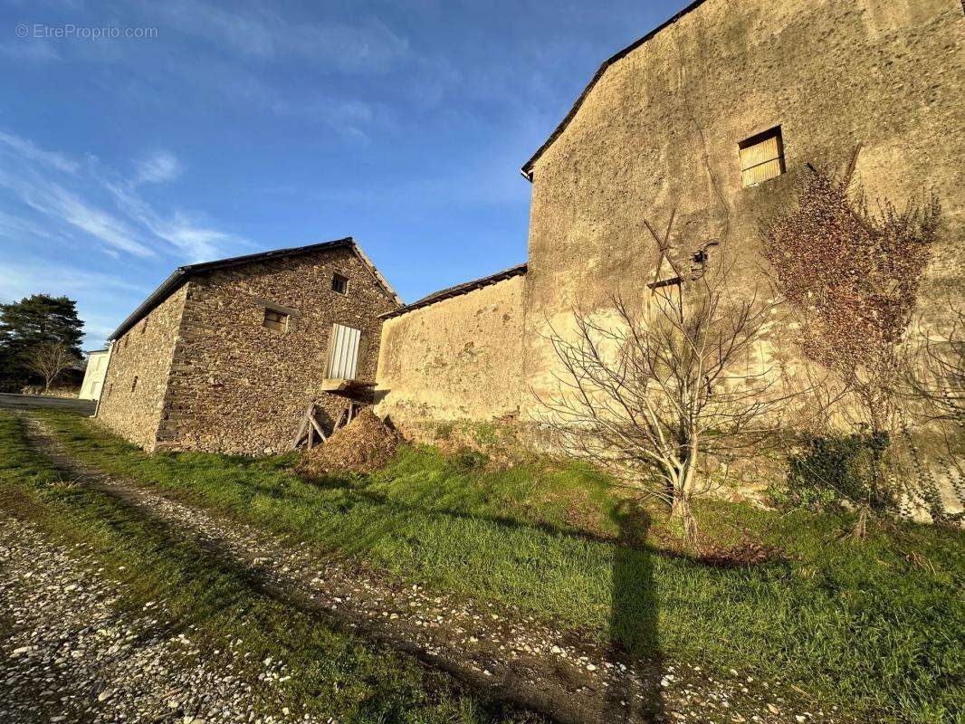 Maison à SAINT-JUST-SUR-VIAUR