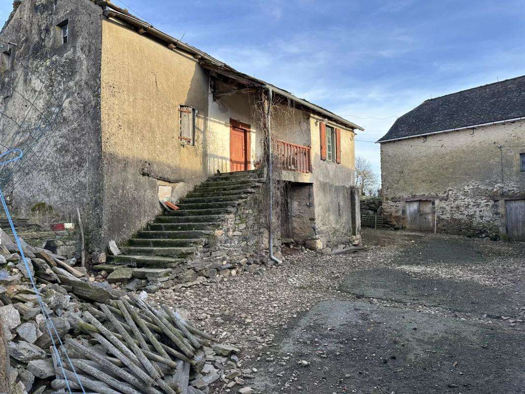 Maison à SAINT-JUST-SUR-VIAUR