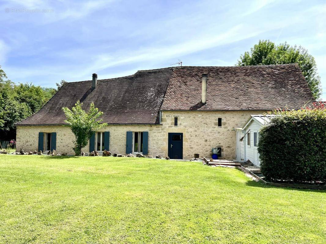 Maison à MAUZAC-ET-GRAND-CASTANG