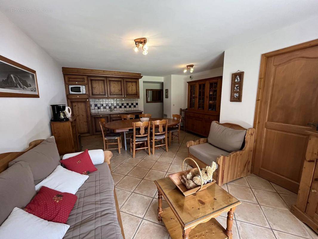 Appartement à MORILLON