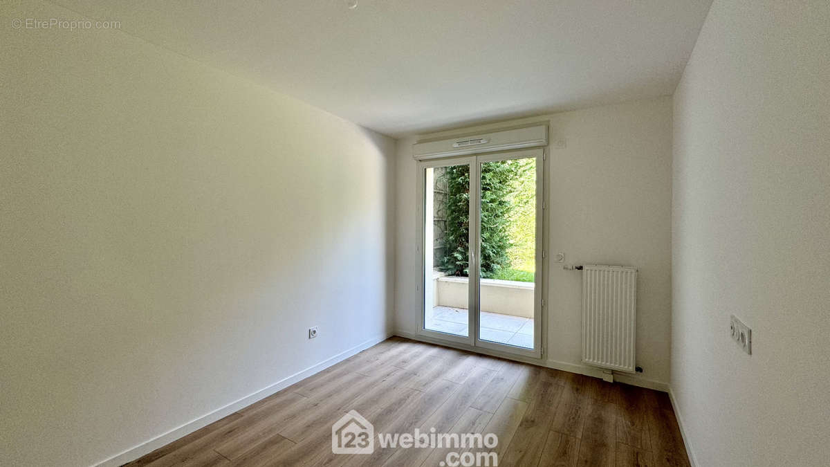 Chambre Parentale - Appartement à VILLEMOMBLE