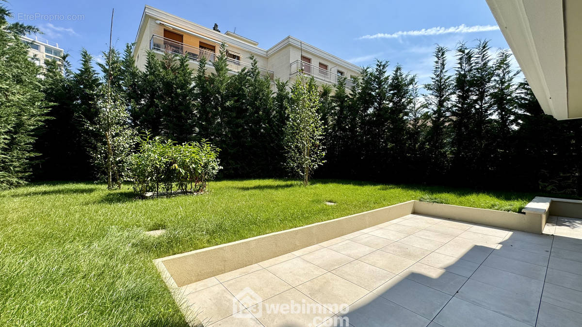 Terrasse et jardin privatif - Appartement à VILLEMOMBLE