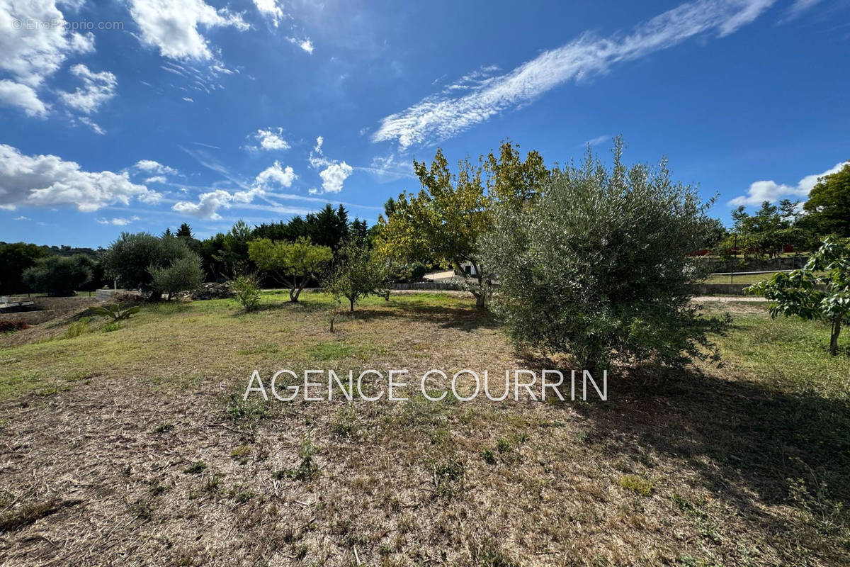 Terrain à LA ROQUETTE-SUR-SIAGNE