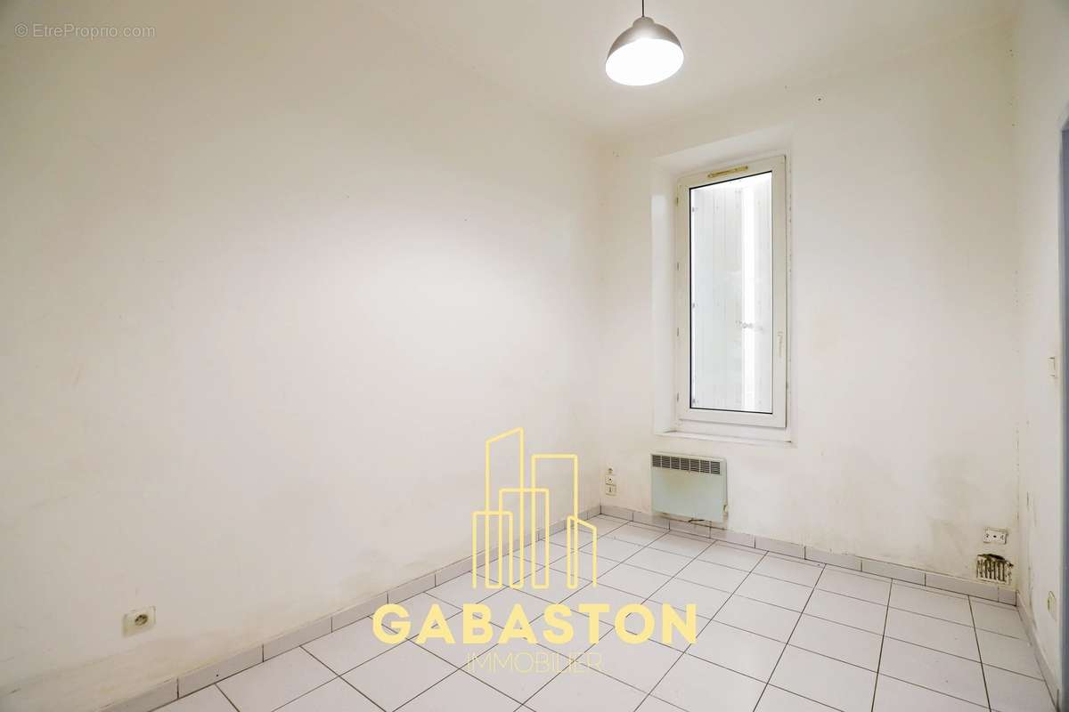 Appartement à MARSEILLE-1E