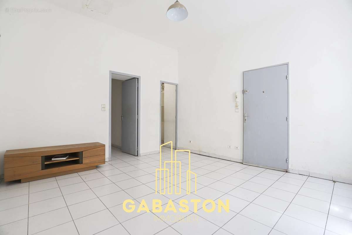 Appartement à MARSEILLE-1E