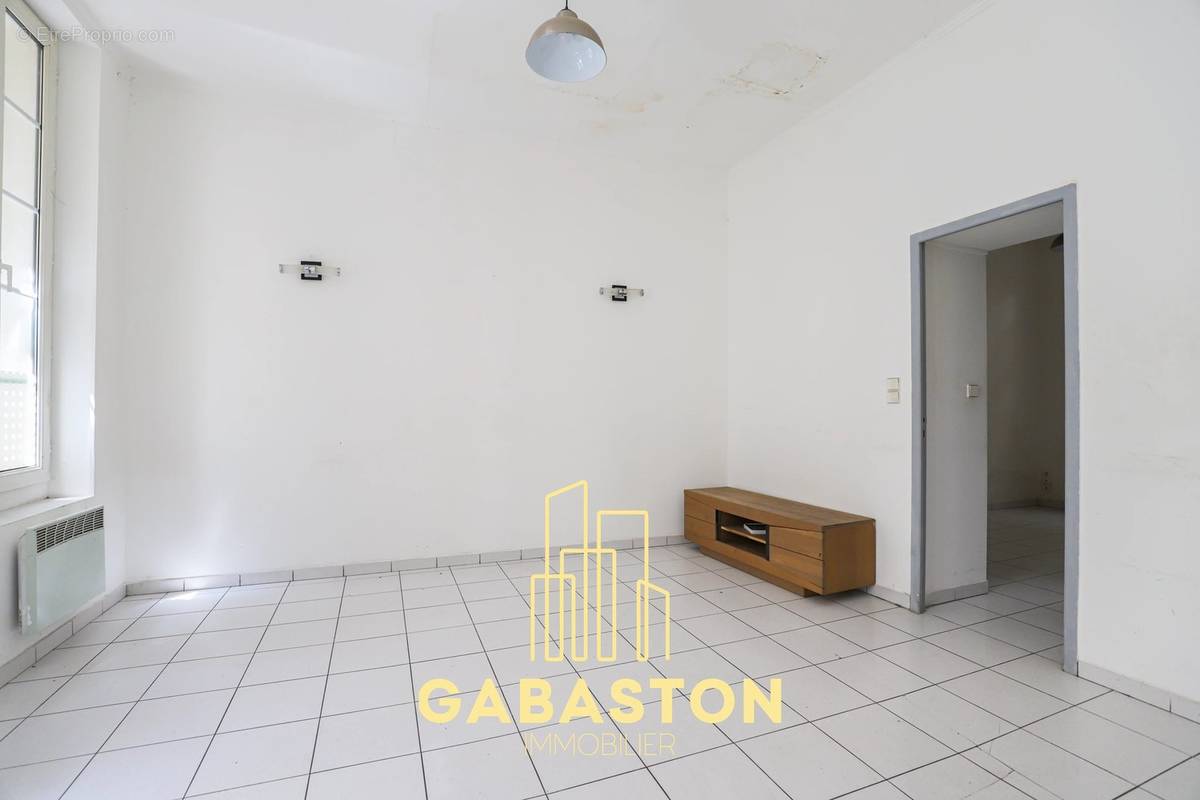 Appartement à MARSEILLE-1E