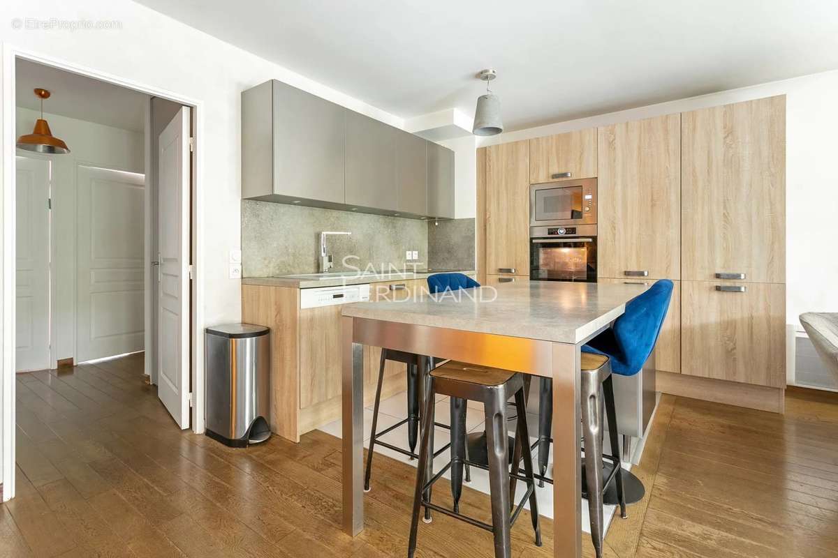 Appartement à LEVALLOIS-PERRET