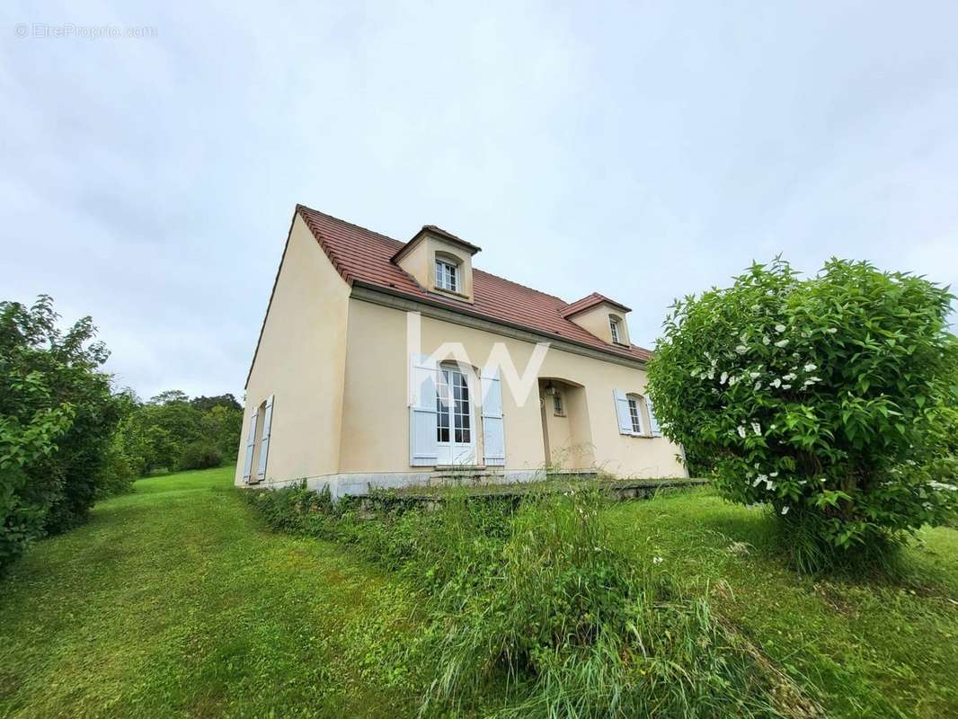 Maison à PONT-SUR-YONNE