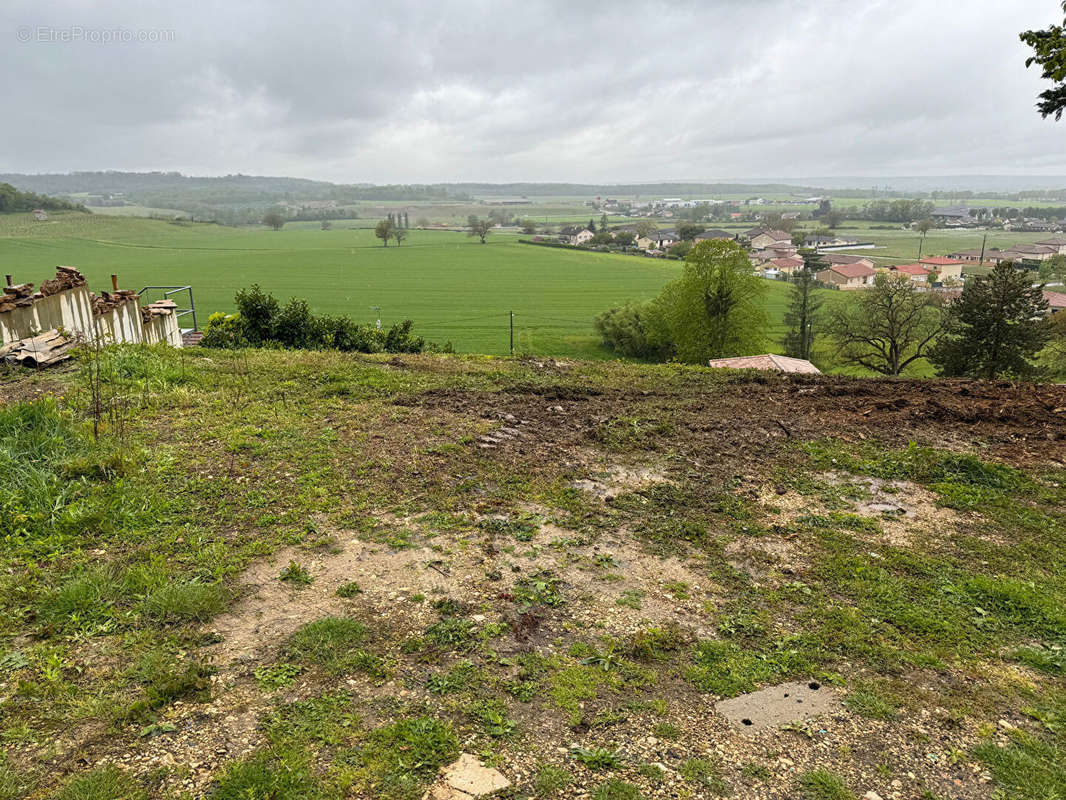 Terrain à VAUX-EN-BUGEY