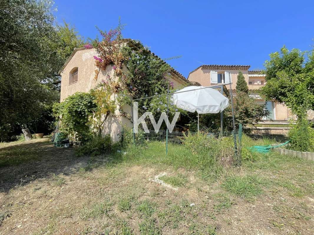 Maison à CHATEAUNEUF-GRASSE