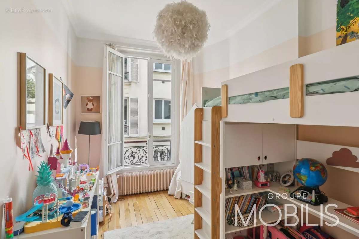 Appartement à PARIS-17E