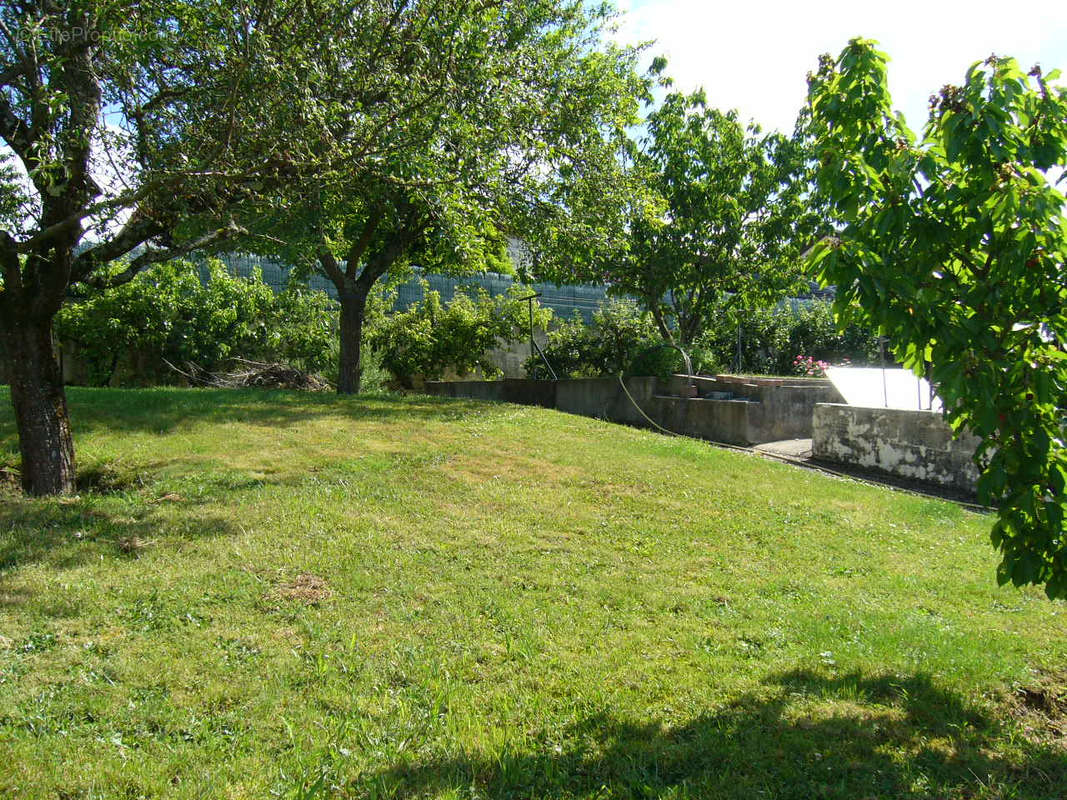 Maison à SAINT-LEGER-LES-PARAY