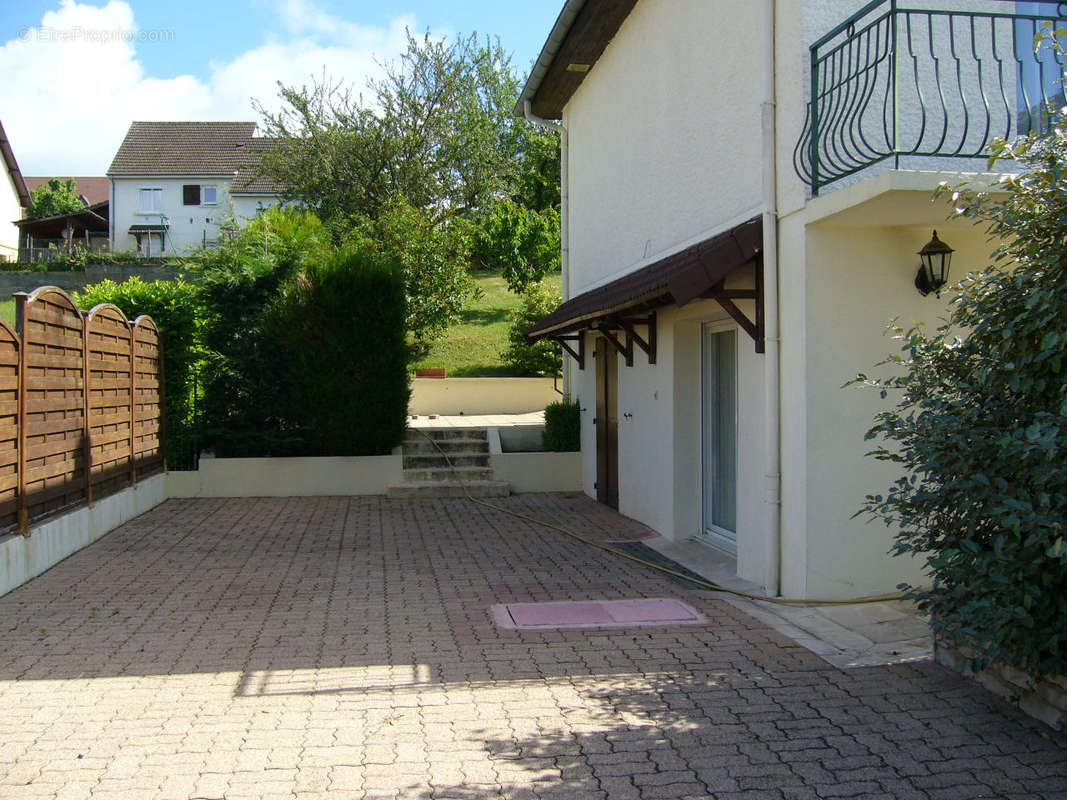 Maison à SAINT-LEGER-LES-PARAY