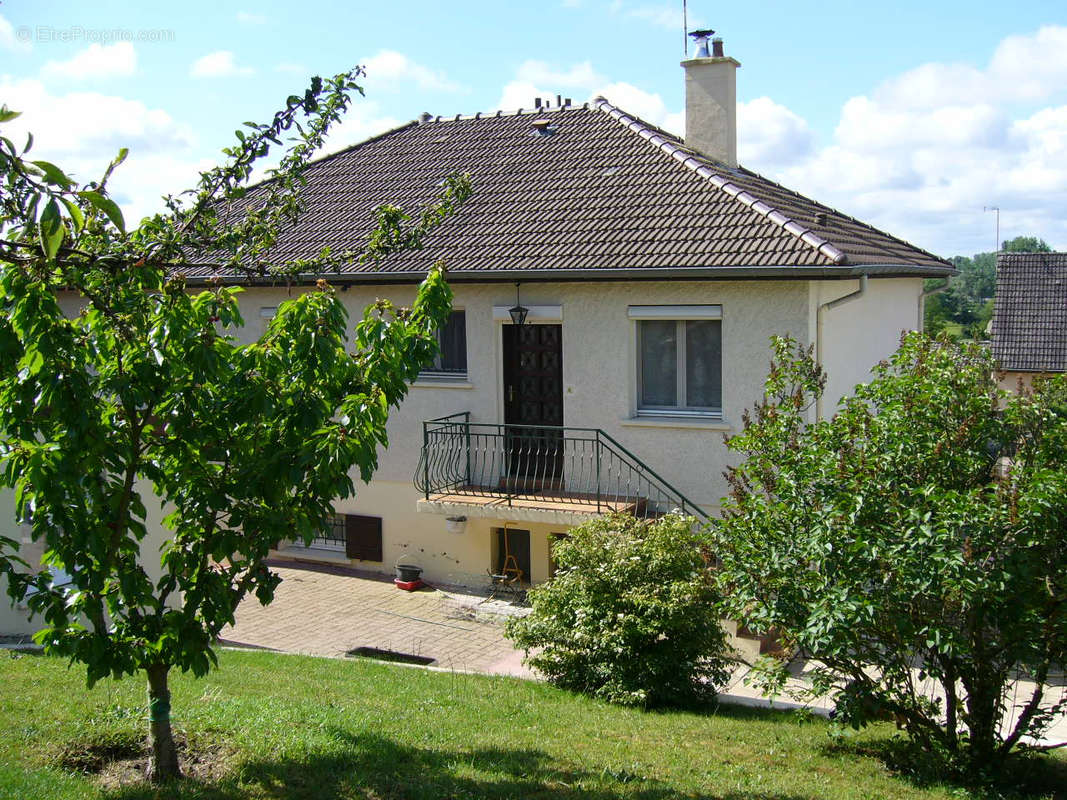 Maison à SAINT-LEGER-LES-PARAY