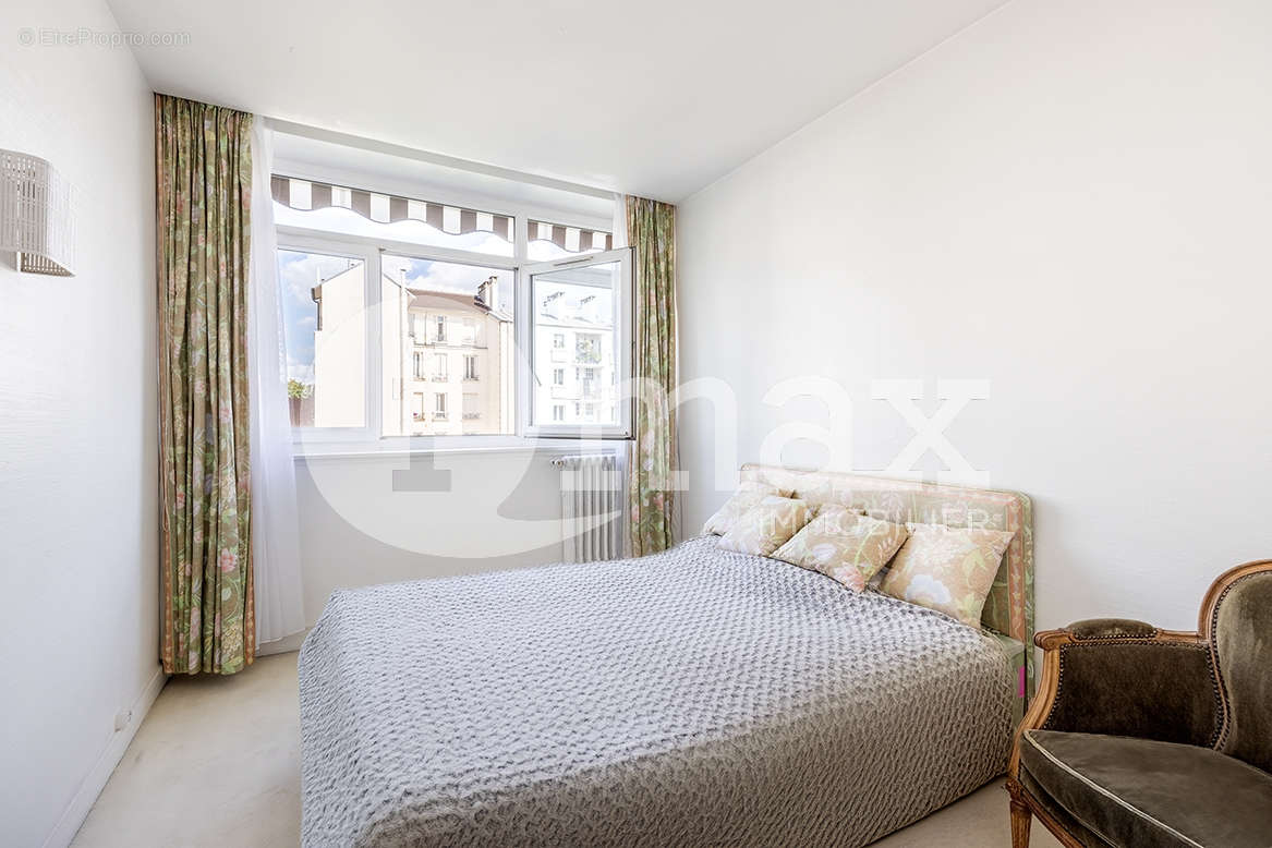 Appartement à COURBEVOIE