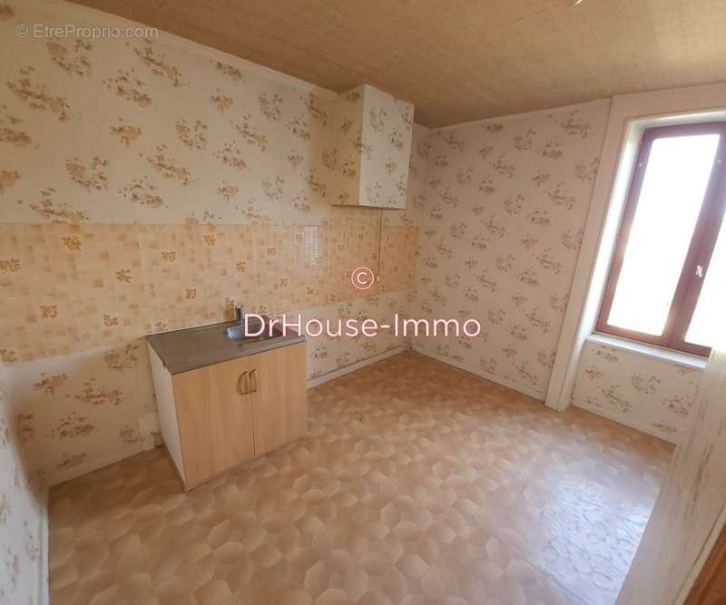 Appartement à LOUVIGNE-DU-DESERT