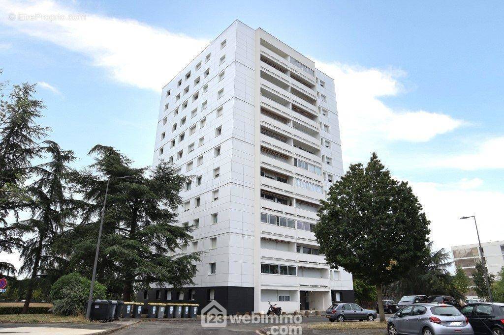 A proximité du complexe de la Pépinière et des commodités, - Appartement à POITIERS