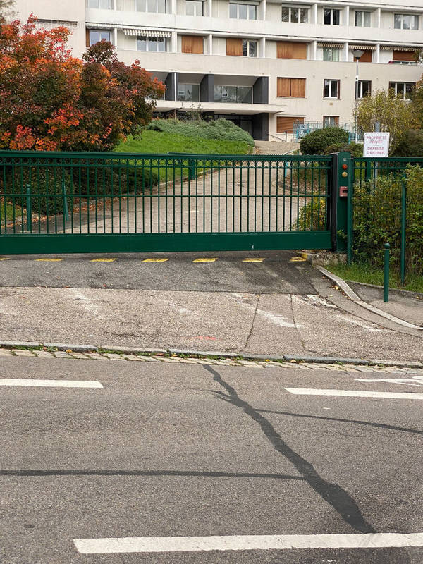 Parking à LYON-5E