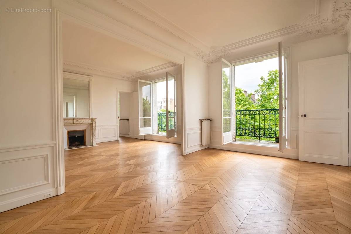 Appartement à PARIS-16E