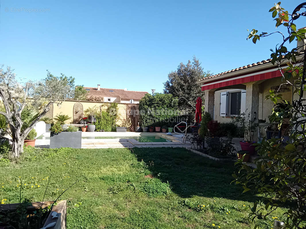 Maison à MAS-BLANC-DES-ALPILLES