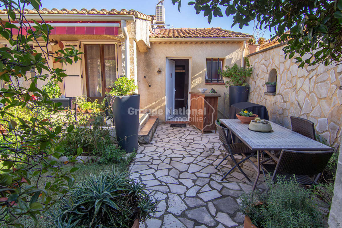 Maison à MAS-BLANC-DES-ALPILLES