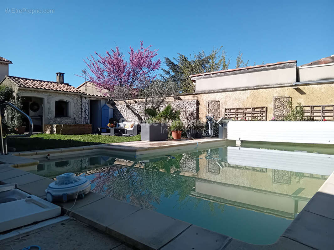 Maison à MAS-BLANC-DES-ALPILLES