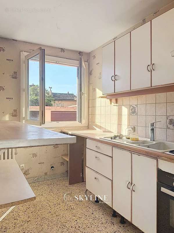 Appartement à MARSEILLE-4E