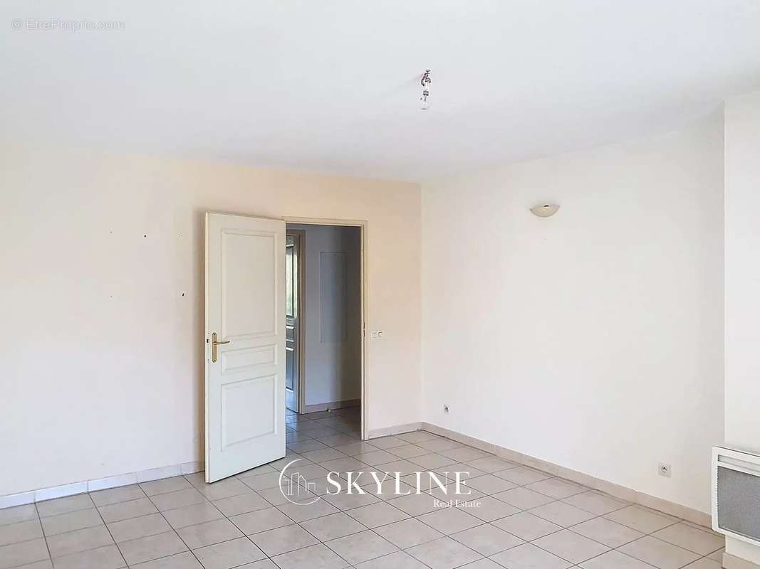 Appartement à MARSEILLE-5E