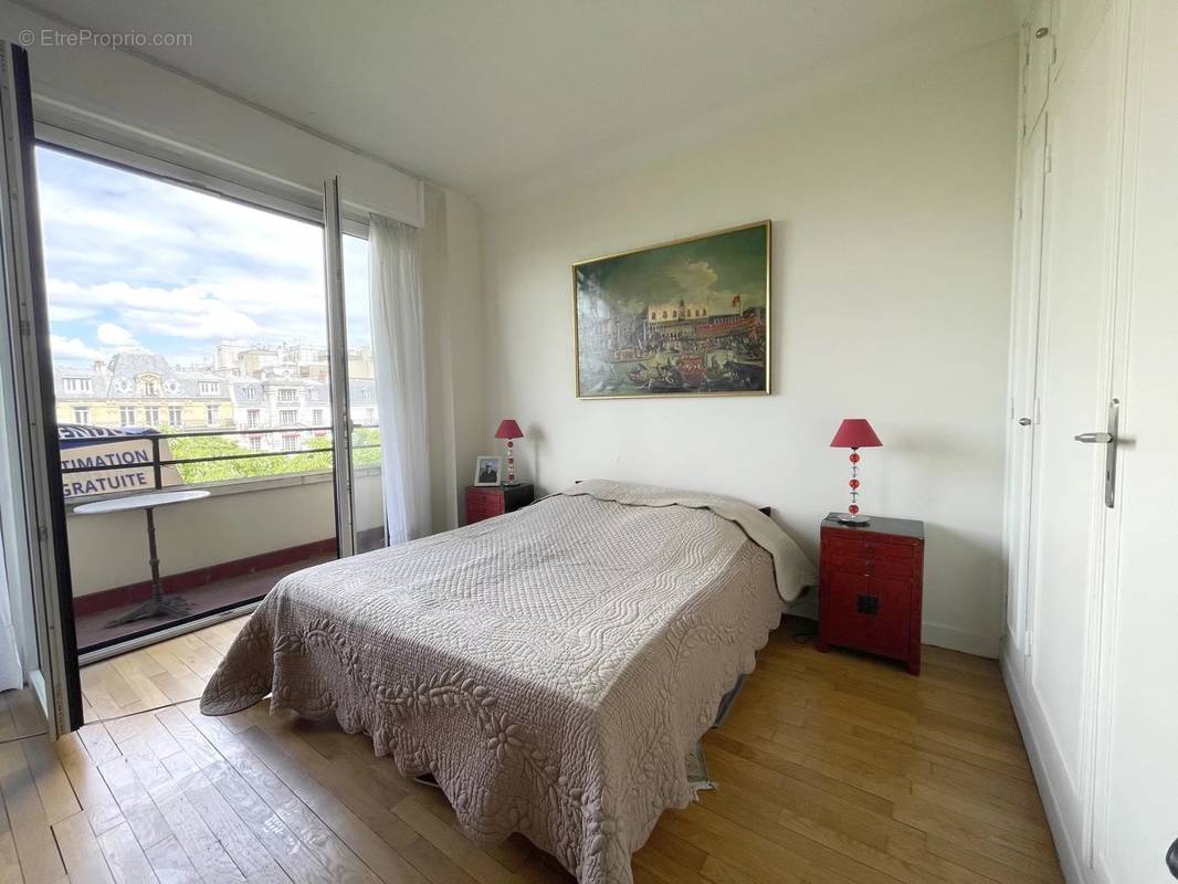 Appartement à PARIS-16E