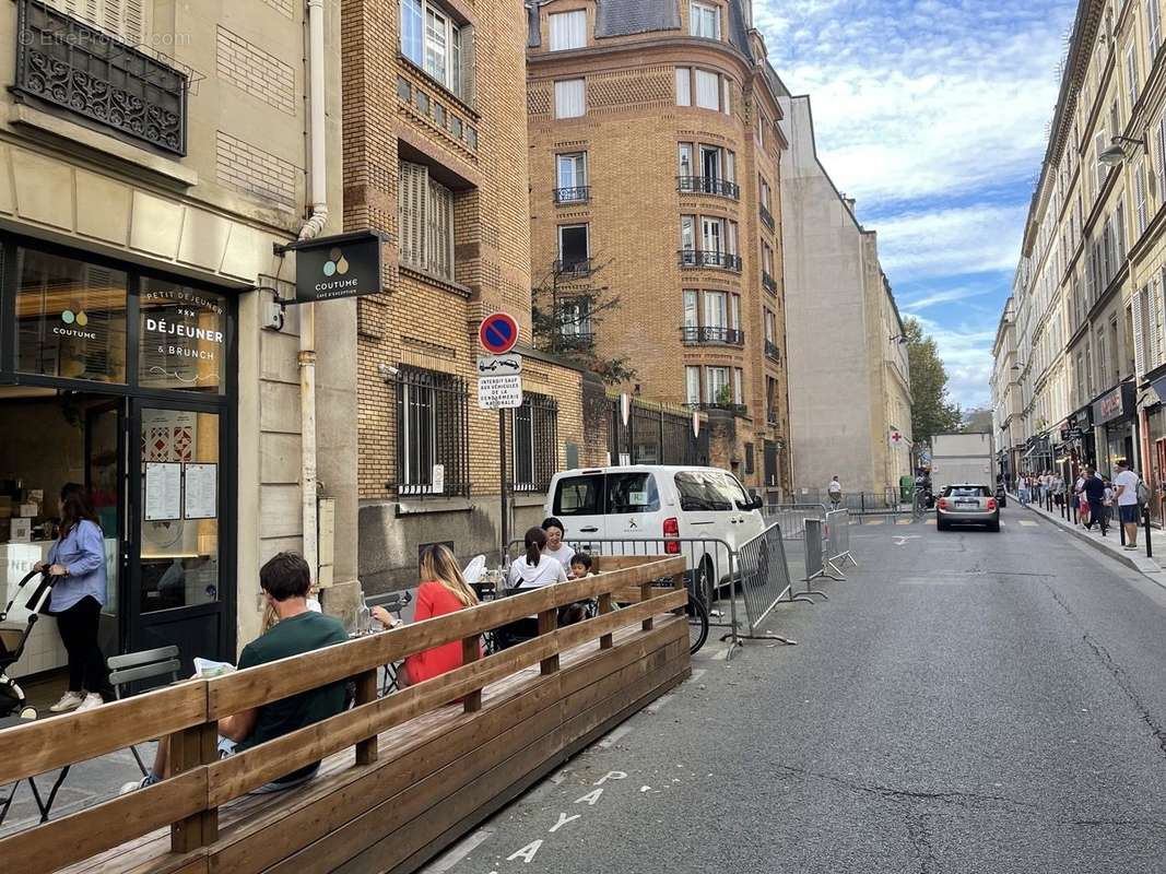 Autre à PARIS-7E