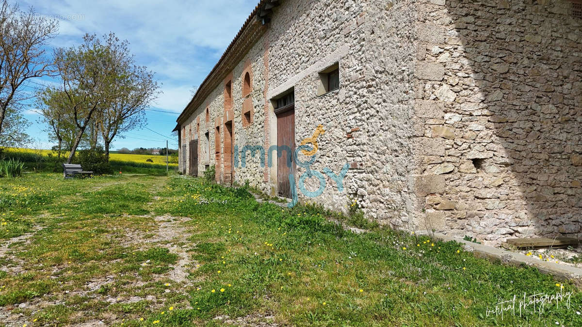 Maison à AURIAC-SUR-VENDINELLE