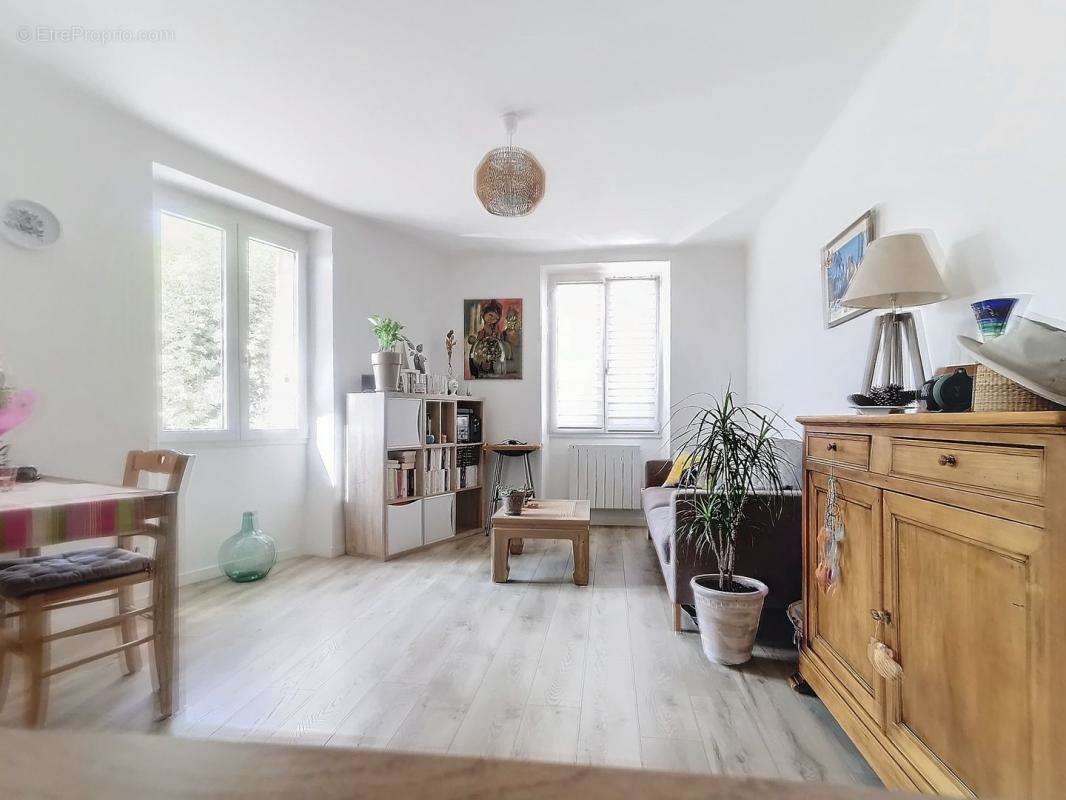 Appartement à LA COLLE-SUR-LOUP