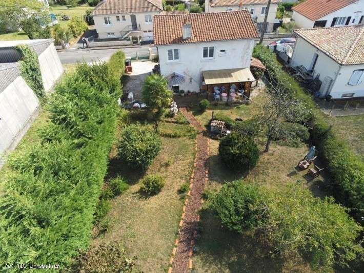 Maison à CHARROUX