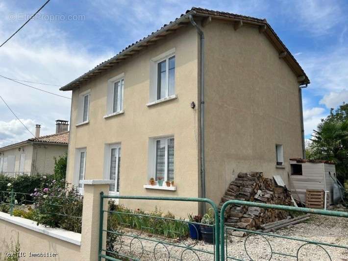 Maison à CHARROUX