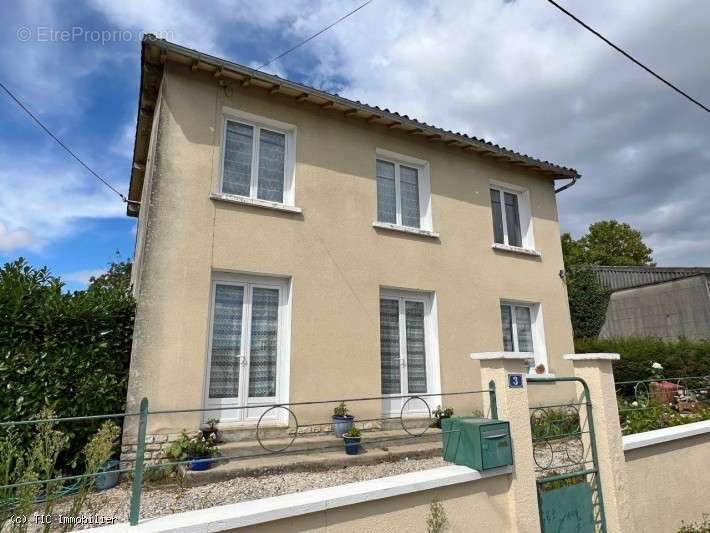 Maison à CHARROUX