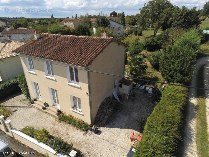 Maison à CHARROUX