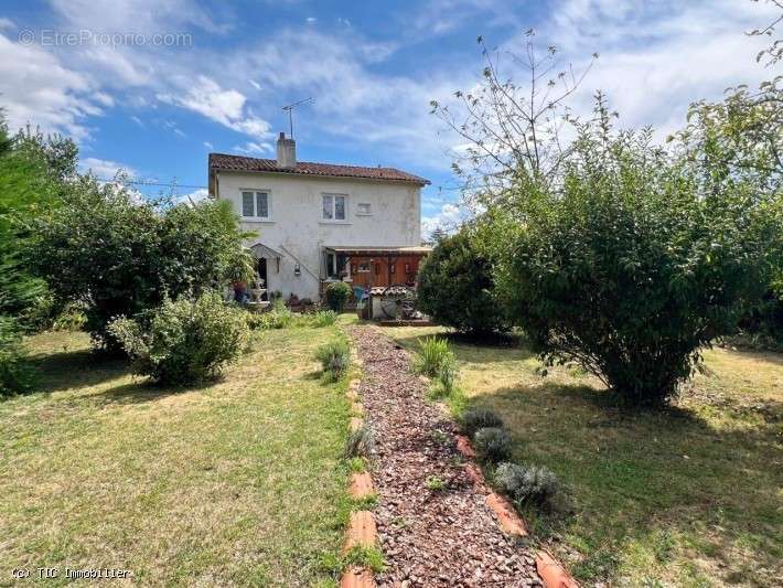 Maison à CHARROUX