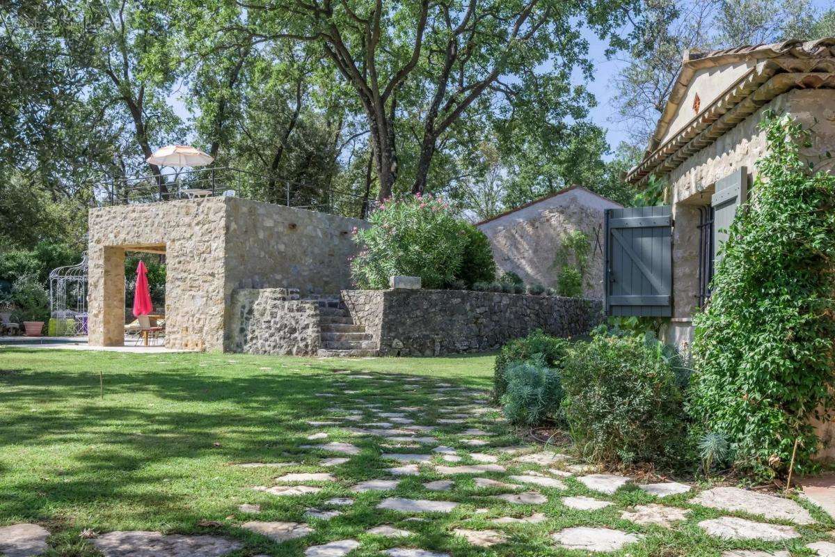 Maison à CHATEAUNEUF-GRASSE