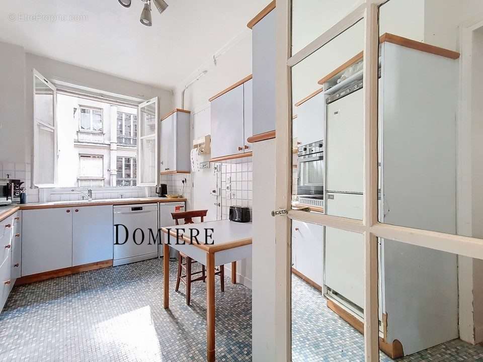 Appartement à PARIS-17E