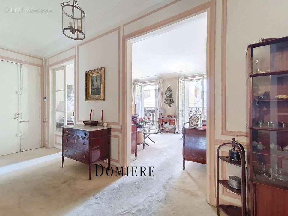 Appartement à PARIS-17E