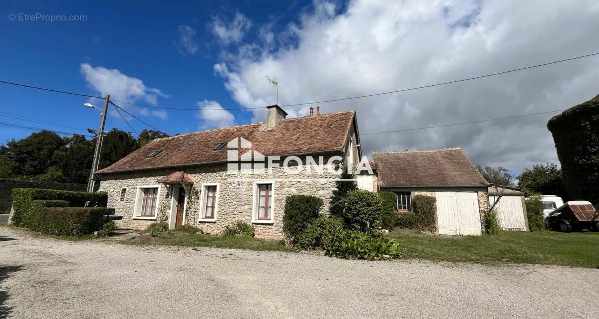 Maison à FRESNAY-SUR-SARTHE