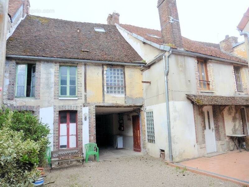 Appartement à VILLENEUVE-L&#039;ARCHEVEQUE