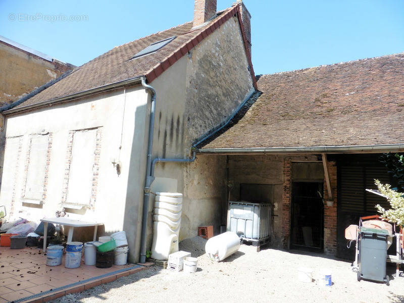 Appartement à VILLENEUVE-L&#039;ARCHEVEQUE