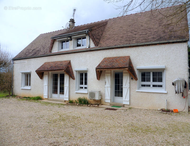 Maison à CERISIERS