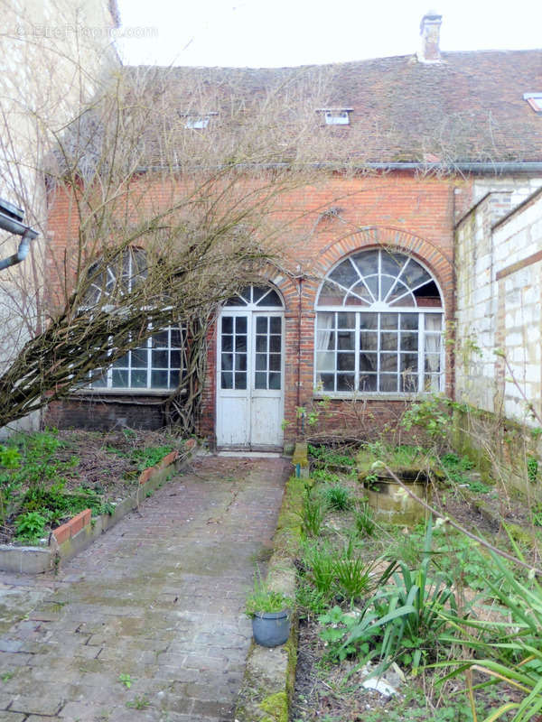 Maison à VILLENEUVE-L&#039;ARCHEVEQUE