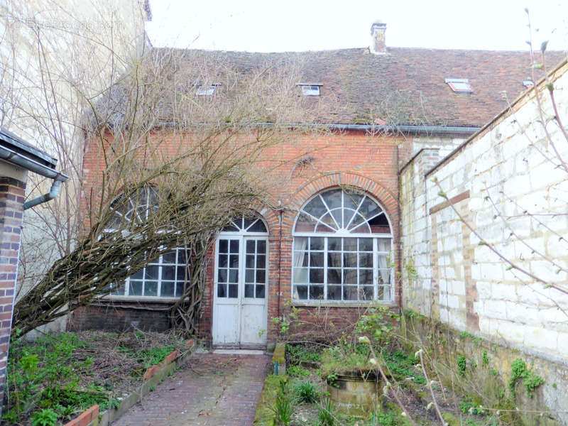 Maison à VILLENEUVE-L&#039;ARCHEVEQUE