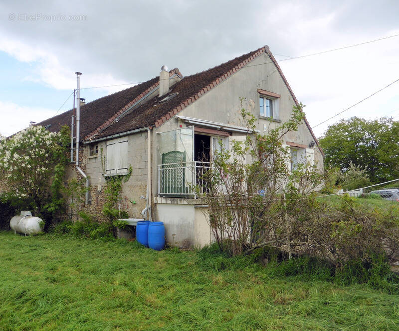 Maison à CERISIERS