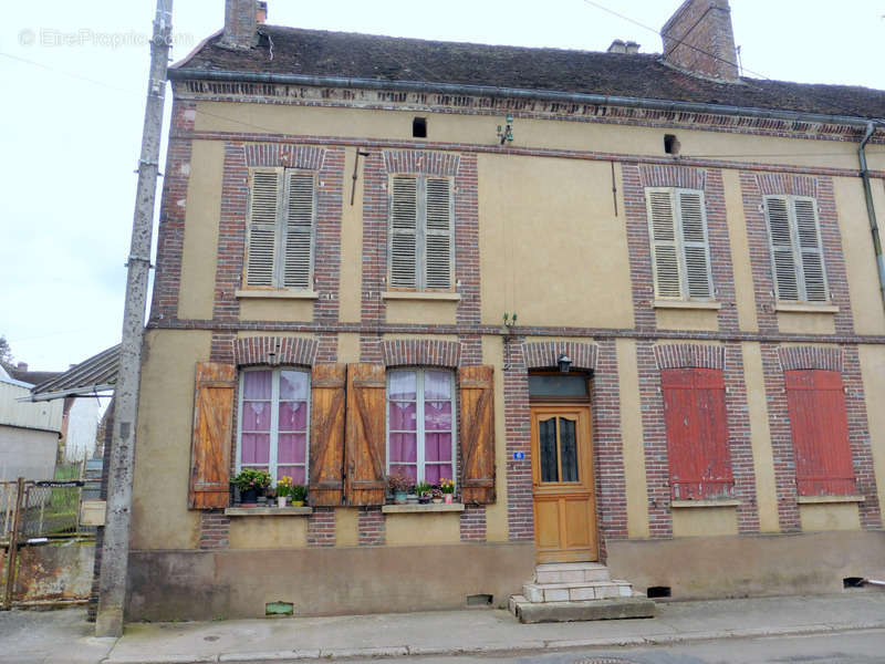 Maison à ARCES-DILO