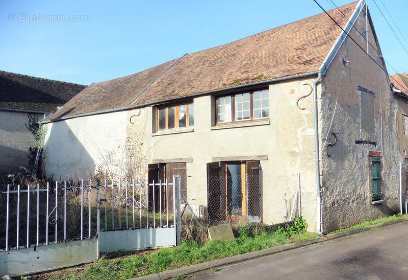 Maison à CERISIERS