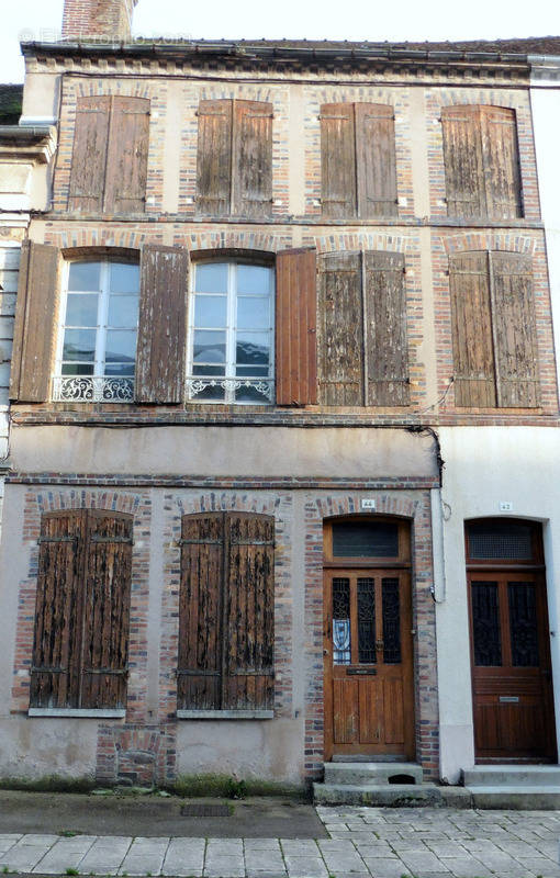 Maison à VILLENEUVE-L&#039;ARCHEVEQUE